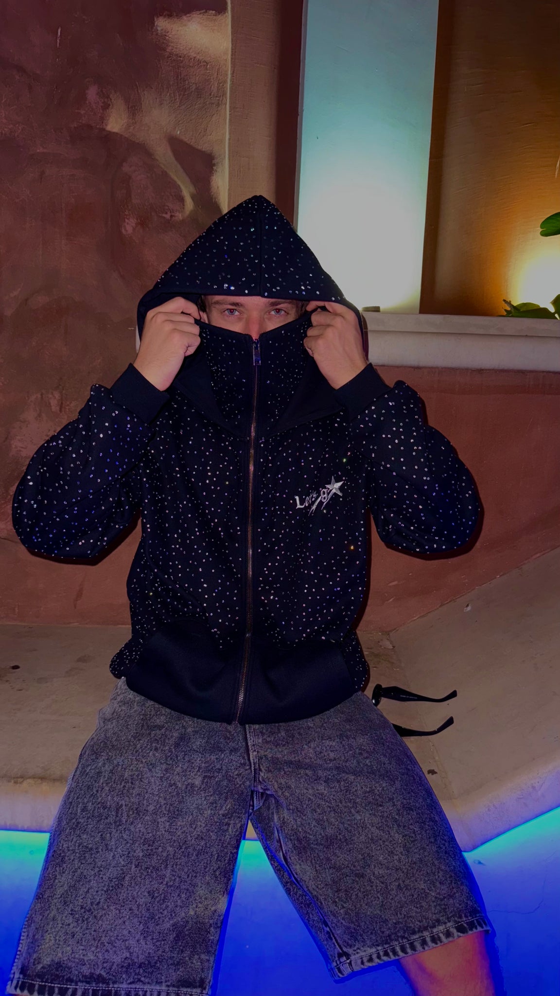 Rhinestone
Zip-Up Hoodie